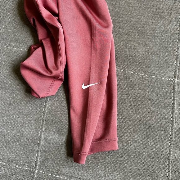 Nike Performance Top in Dusty Pink - Picture 7 of 10